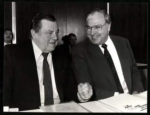 Fotografie WEREK, München, Unions-Kanzlerkandidat Franz Josef Strauss und Helmut Kohl, 08.11.1979