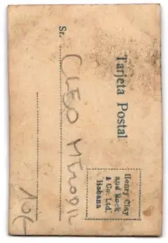 Mini-AK Tänzerin Cleo de Merode in melancholischer Stimmung auf einem Stuhl