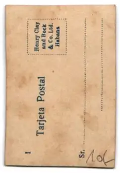 Mini-AK Junge Frau im taillierten Kleid mit einem Hut