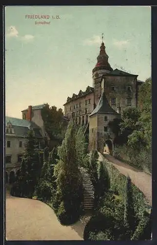 AK Friedland / Frydlant, Blick auf den Schlosshof