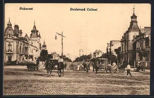 AK Bukarest, Boulevard Coltzei, Platzansicht mit Strassenbahn, Leute