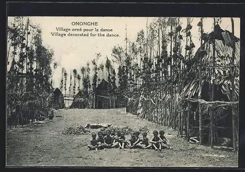 AK Ononghe, Village orné pour la danse