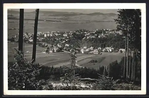 AK Neuern /Böhmerwald, Gesamtansicht von einem Berg aus