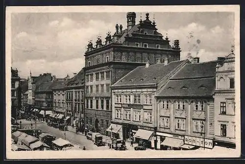 AK Pilsen, Rathaus mit Strasse aus der Vogelschau