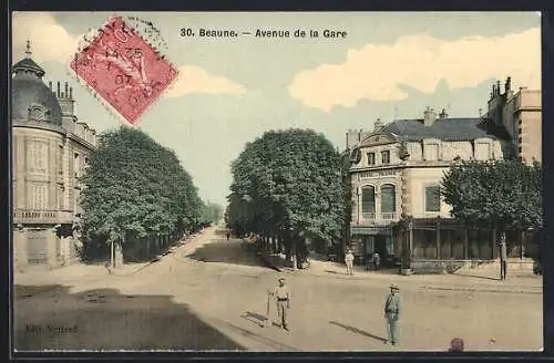 AK Beaune, Avenue de la Gare avec bâtiments et arbres