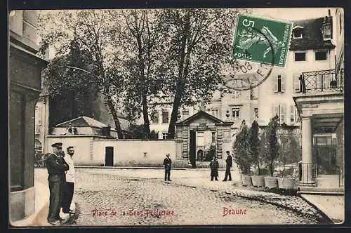 AK Beaune, Place de la Sous-Préfecture avec des passants et bâtiments historiques