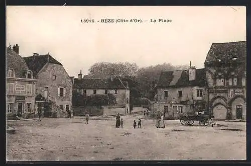 AK Bèze, la place du village avec habitants et charrette