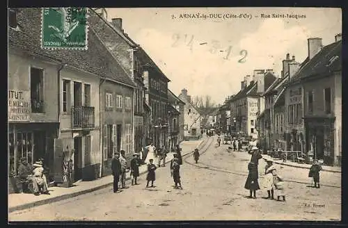 AK Arnay-le-Duc, Rue Saint-Jacques mit Fussgängern und Kindern, Geschäfte und Hotel im Hintergrund