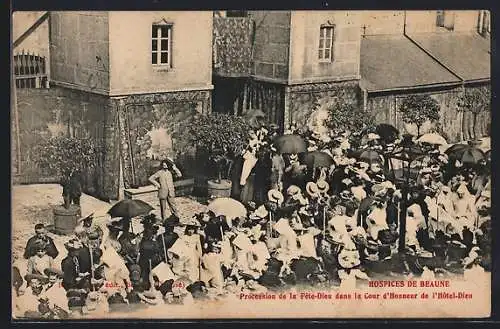 AK Beaune, Procession de la Fête-Dieu dans la Cour d`Honneur de l`Hôtel-Dieu