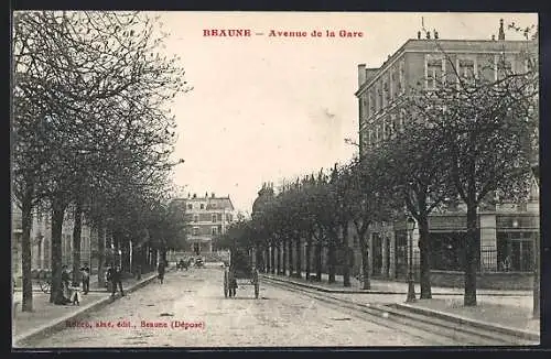 AK Beaune, Avenue de la Gare, Bäume entlang der Strasse