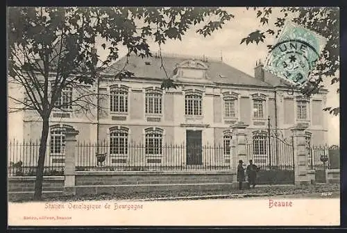 AK Beaune, Station Œnologique de Bourgogne avec deux personnes devant le bâtiment