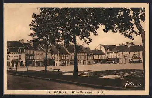 AK Beaune, Place Madeleine mit Bäumen und Gebäuden im Hintergrund