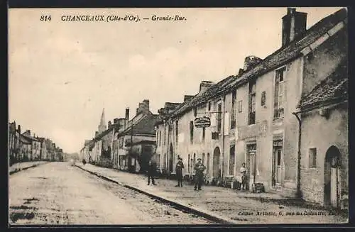 AK Chanceaux, Grande-Rue avec bâtiments et habitants