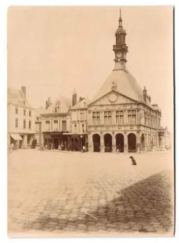 2 Fotografien unbekannter Fotograf, Ansicht Peronne, Hotel de Ville & Panorama am Ortsrand