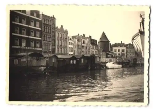 14 Fotografien Ansicht Danzig, Frauengasse 42, Langer Markt, Massengüterhafen, pol. Schulschiff, Schichau-Werft, 1938