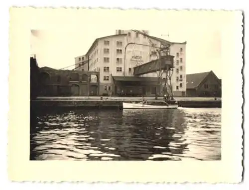 24 Fotografien unbekannter Fotograf, Ansicht Danzig, Eisenbahnwagen-Fähre, Polnischer Muntionshafen etc., 1938