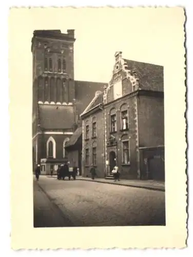 24 Fotografien unbekannter Fotograf, Ansicht Danzig, Eisenbahnwagen-Fähre, Polnischer Muntionshafen etc., 1938