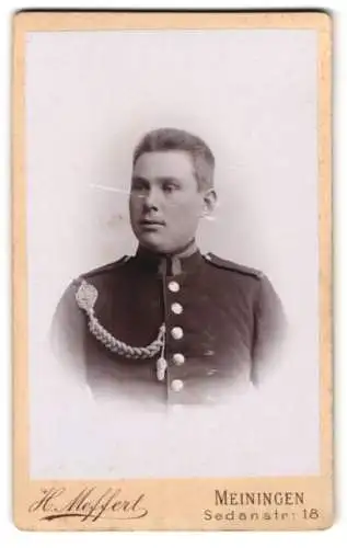 Fotografie H. Meffert, Meiningen, junger Uffz. in Uniform mit Schützenschnur