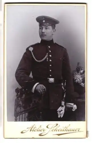 Fotografie Atelier Scheithauer, Zwickau i. Sa., sächsischer Soldat in Uniform mit Schützenschnur und Bajonett