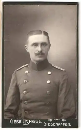 Fotografie Gebr. Engel, Diedenhofen, Soldat in Uniform mit Mustasch