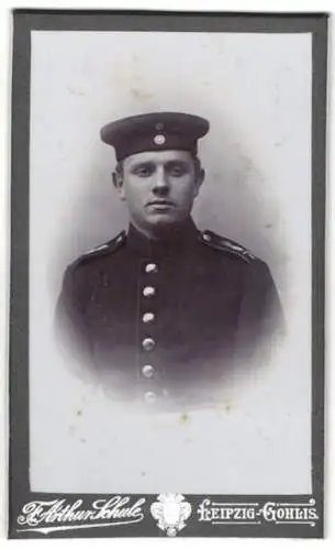 Fotografie F. Arthur Schule, Leipzig, sächsischer Feldartillerist in Uniform Rgt. 77 mit Krätzchen