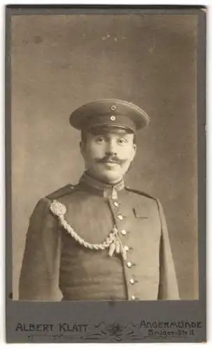 Fotografie Albert Klatt, Angermünde, Uffz. in Uniform mit Schützenschnur und Ordensband