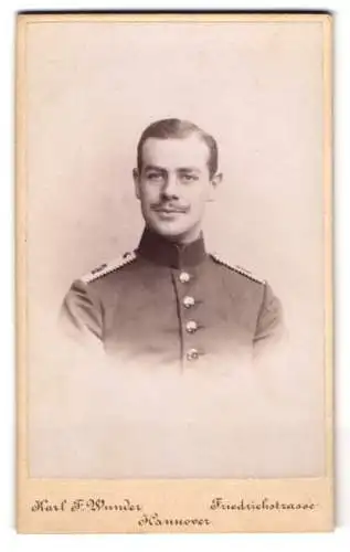 Fotografie Karl F. Wunder, Hannover, Einjährig-Freiwilliger Soldat in Uniform Rgt. 74