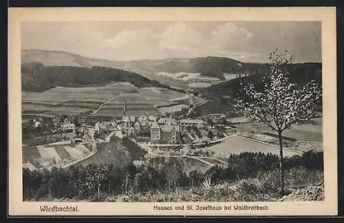 AK Hausen / Wiedbachtal, Totalansicht vom Berg gesehen, Blick auf St. Josefhaus