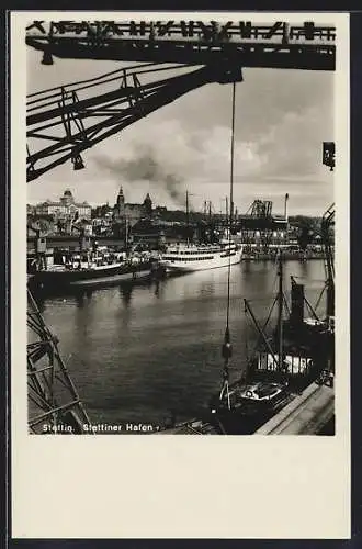 AK Stettin, Hafen mit Kran und Fischerbooten