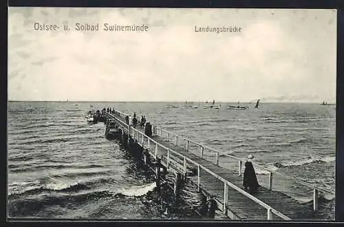 AK Swinemünde /Ostsee, Die Landungsbrücke