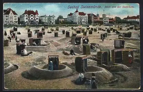 AK Swinemünde, Blick von der Seebrücke auf Strand und Hotelanlagen