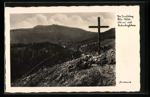 AK Thür. Wald, Gipfelkreuz auf dem Inselberg mit Aschenbergfelsen