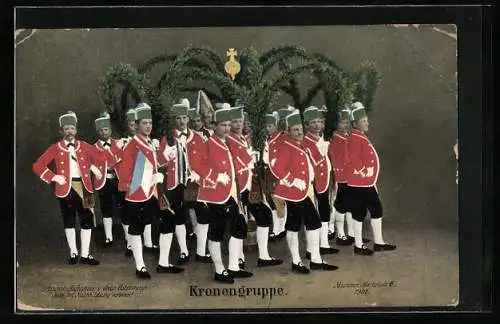 AK Der Schäfflertanz in München 1914, Mitglieder der Kronengruppe in Kostümen