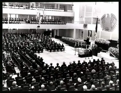 Fotografie WEREK, München, Staatsakt für Willy Brandt, Blick in den vollbesetzten Reichstag