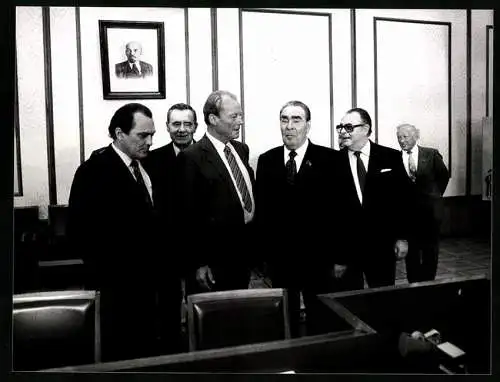 Fotografie PA Sven Simon, Bonn, Willy Brandt in der UdSSR mit Staatschef Leonid Breschnew, 04.07.1981