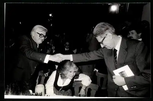 Fotografie WEREK, München, Intendant des BR, Vöth, und der Berliner Bürgermeister Vogel, März 1981