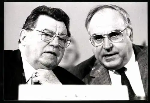 Fotografie PA Sven Simon, Bonn, Bnudeskanzler Helmut Kohl und CSU-Vorsitzender F. J. Strauss, 22.11.1986