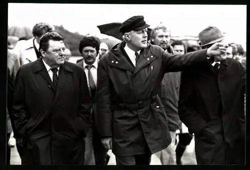 Fotografie PA Sven Simon, Bonn, Kanzlerkandidat F. J. Strauss und Vize Gerhard Stoltenberg auf Westerland /Sylt