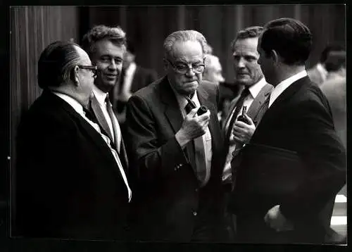 Fotografie PA Sven Simon, Bonn, Herbert Wehner, Hans-Jürgen Wischnweski, Hans Apel und Peter Corterier, 15.06.1982