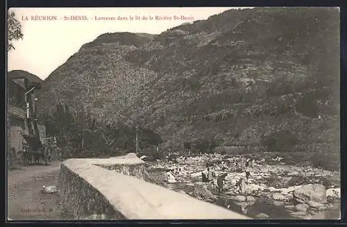 AK St-Denis, Laveuses dans le lit de la Rivière St-Denis