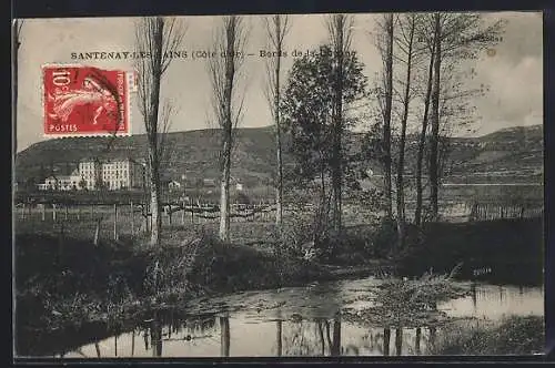 AK Santenay-les-Bains, Bords de la rivière avec bâtiment et collines en arrière-plan