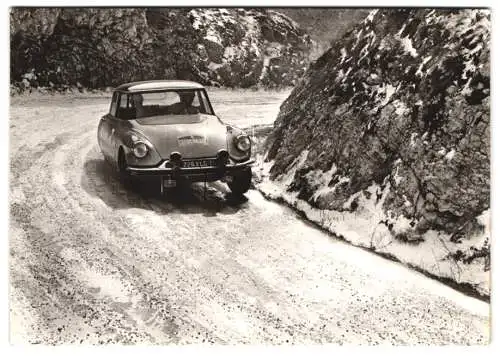 Fotografie J. Molezun, Ort unbekannt, La Citroen DS19 de Neyret-Terramorsi dans le Critérium Neige et Glace 1962