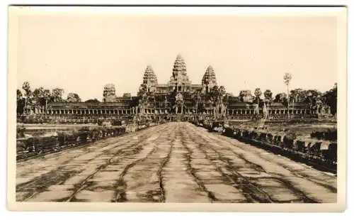 Fotografie unbekannter Fotograf, Ansicht Angkor Wat, Blick auf die Tempelanlage