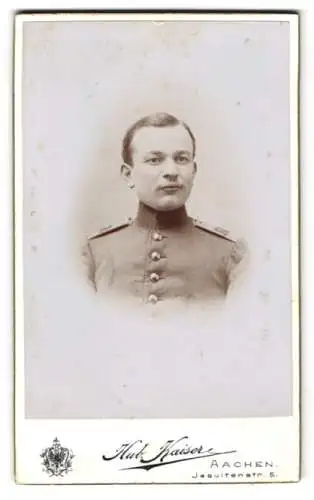 Fotografie Hub. Kaiser, Aachen, Jesuitenstr. 5, Soldat in Uniform Rgt. 160