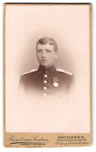 Fotografie Bein & von Leistner, Göttingen, junger Soldat in Uniform Rgt. 82 mit Orden an der Brust