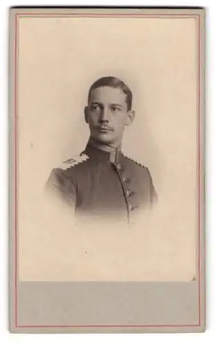 Fotografie unbekannter Fotograf und Ort, junger Einjährig-Freiwilliger Soldat Heinr. in Uniform Rgt. 162