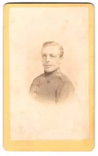 Fotografie J. G. Gattineau & Sohn, Coburg, Einjährig-Freiwilliger Soldat Aumüller in Uniform