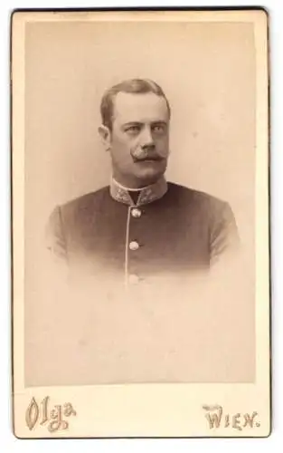 Fotografie Olga, Wien, Alserstr. 27, K.u.K. Offizier in Uniform mit Mustasch