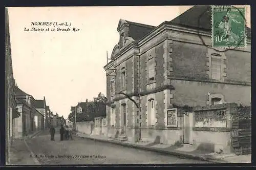 AK Hommes /I.-et-L., La Mairie et la Grande Rue