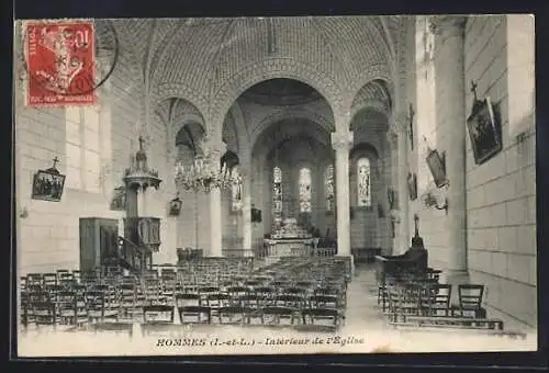 AK Hommes /I.-et-L., Intérieur de l`Église